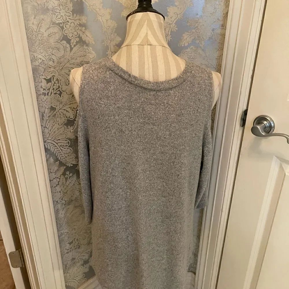 AWESOME KNIT Cold Shoulder Top! - Picture 4 of 16